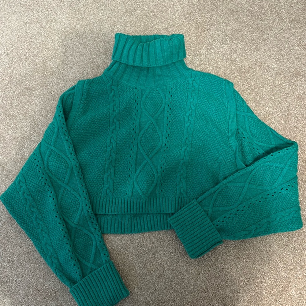 Green Cropped Turtleneck Sweater